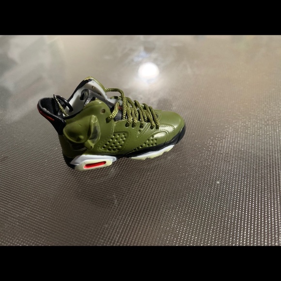 Airpod case - Picture 3 of 8